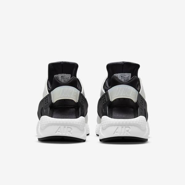 Men's Nike Air Huarache Sneakers Black / White | NK872VGN