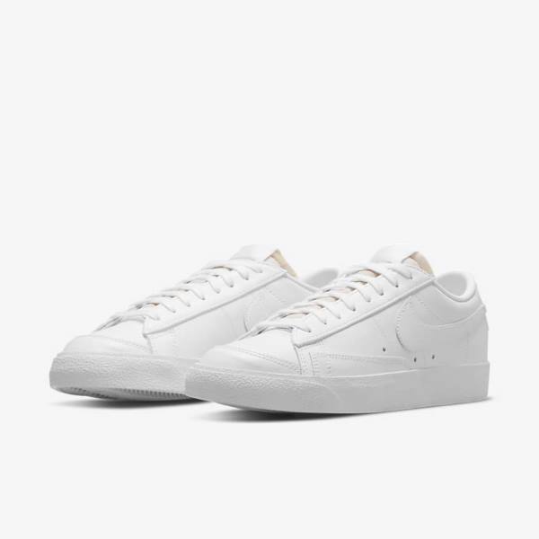 Women's Nike Blazer Low 77 Sneakers White | NK852NDK